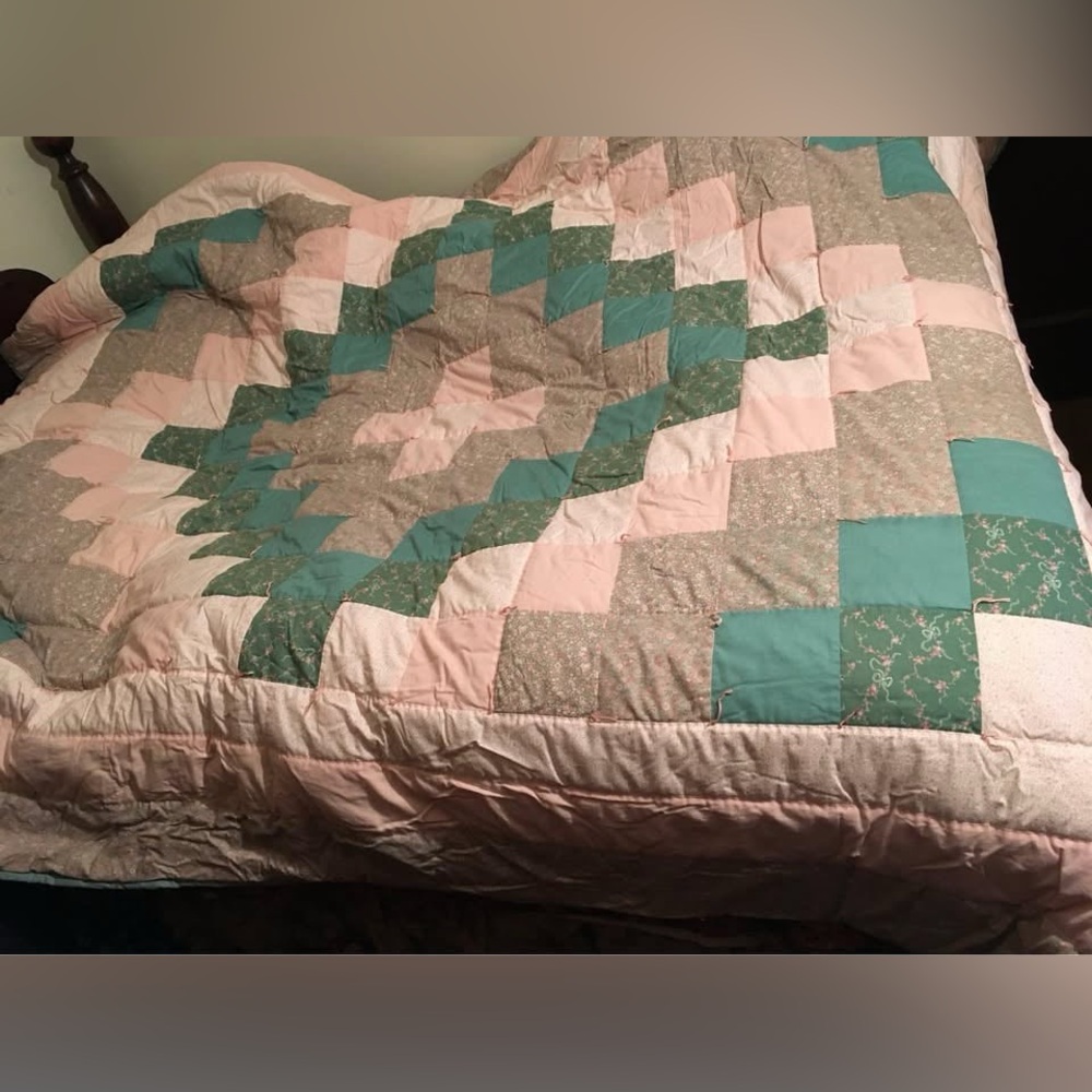 New Homemade patchwork hand stitched queen size quilt (78”x98”)